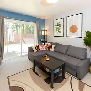 Holiday home Newly Furnished 2 Bd-1 Wc Centrally Located In Langford Sleeps 6, Victoria